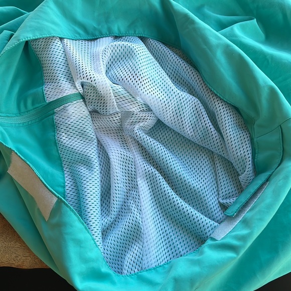 Vintage Lululemon crop pants, size 8. - Picture 14 of 16